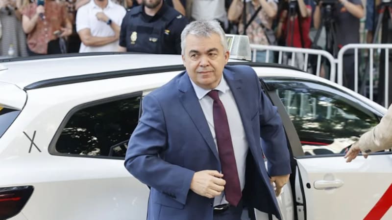 Imagen de archivo del ex secretario de organización del PSOE Santos Cerdán antes de comparecer ante el juez del Tribunal Supremo Leopoldo Puente.