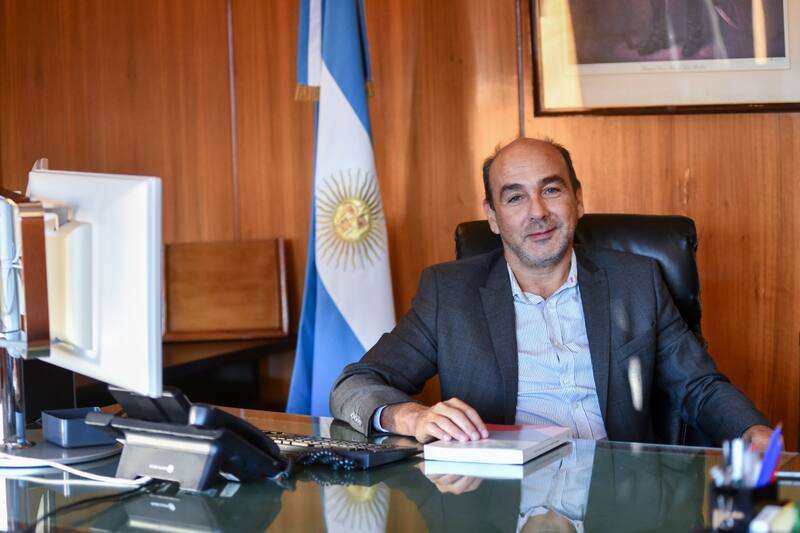 Eduardo Setti, secretario de Finanzas, ante una licitación complicada.