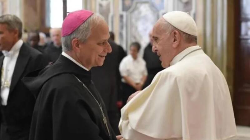 Festejos en el Vaticano | El Papa León XIV y Francisco lograron dar vuelta el peor legado de Benedicto XVI. (Imagen: archivo)