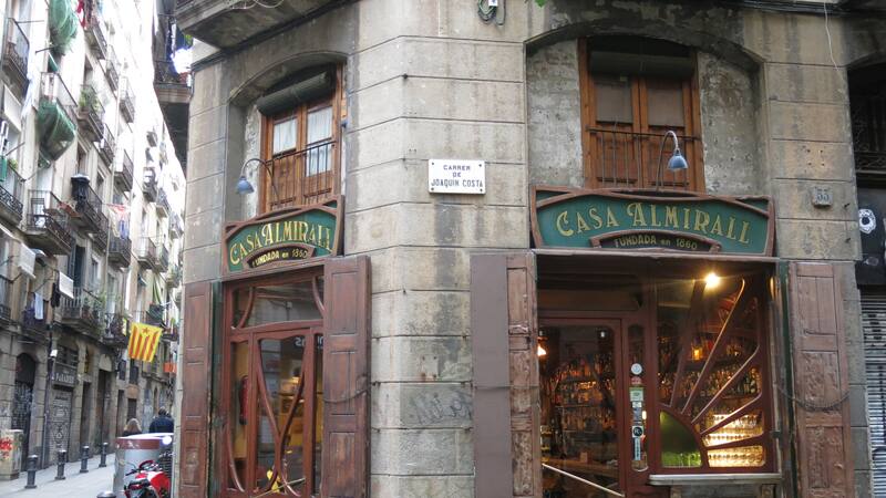 Tiene más de 160 años y es uno de los bares más antiguos de Barcelona: qué lo hace tan especial.