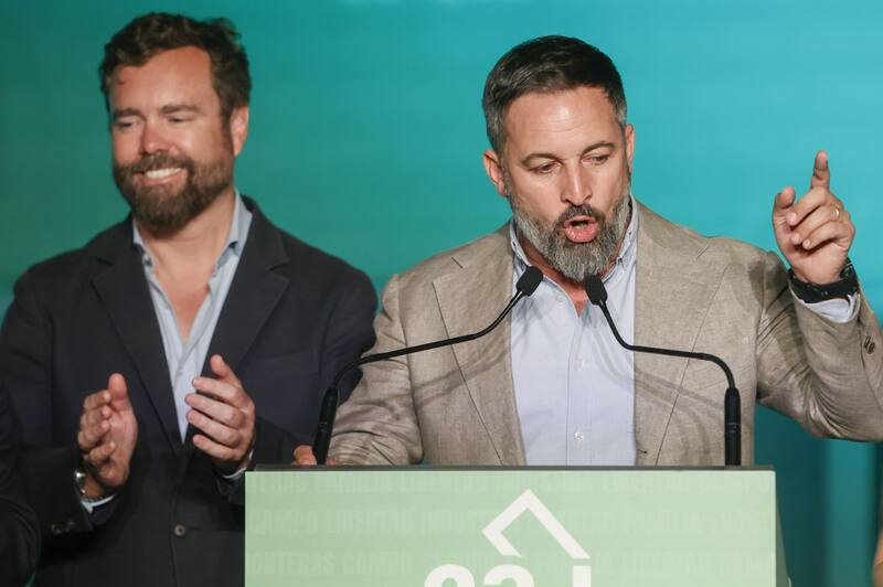 El presidente de Vox, Santiago Abascal, en la sede de Vox de Madrid tras conocerse los resultados de las elecciones. EFE
