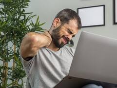 Chau dolor de cuello: los 3 ejercicios que fortalecen las cervicales y mejoran la postura