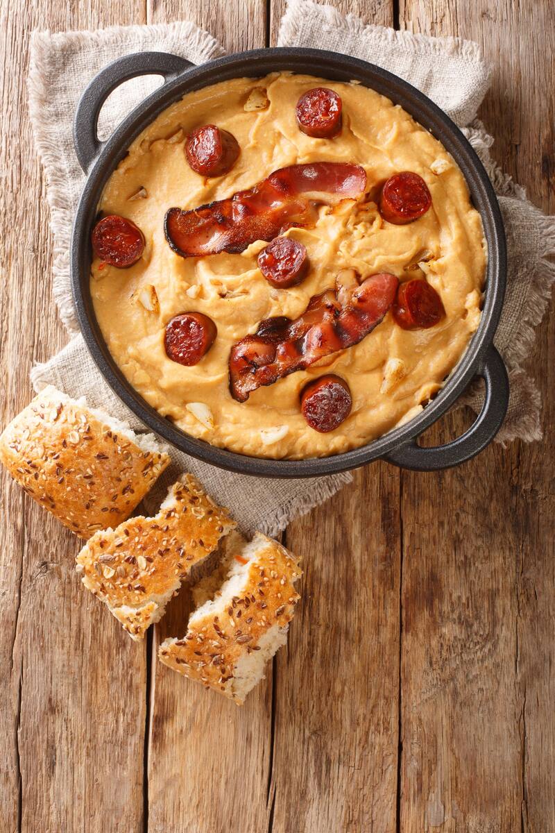 Las gachas son una de las comidas más representativas de Castilla-La Mancha (Fuente: Shutterstock)