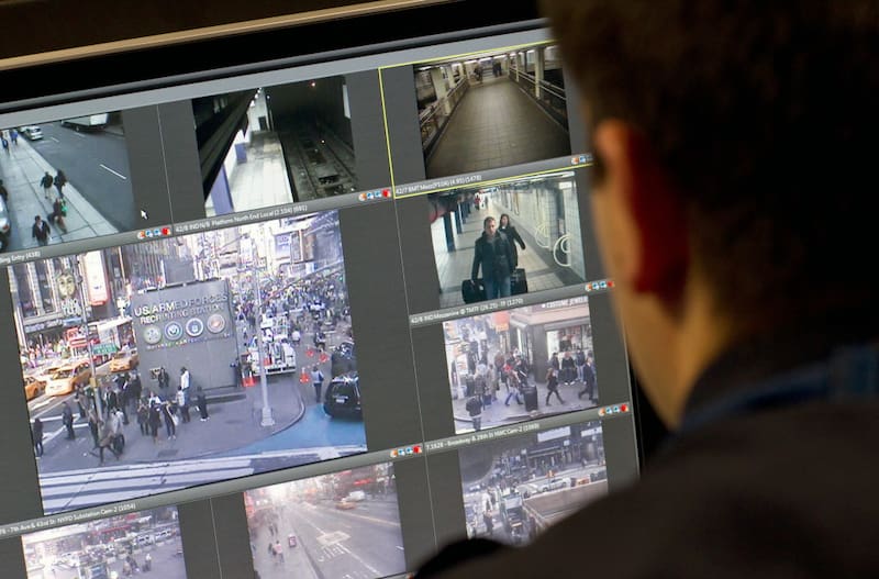 El artículo 161 del CST establece ciertas excepciones en las que se permite una jornada de trabajo más extensa, tales como las labores de vigilancia o guardias de seguridad.