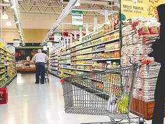El Gobierno y el dilema de fortalecer el consumo con paritarias de 15% y sin gatillo