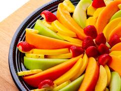 Oro en gajos: la superfruta con propiedades antibacterianas que rebosa de vitamina C y limpia la sangre de manera natural