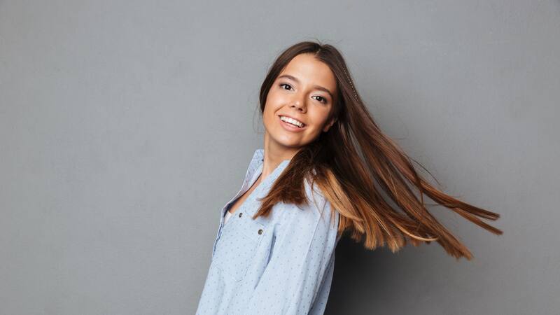 Con la cola de caballo en tu rutina diaria capilar vas a poder fortalecer tu pelo.