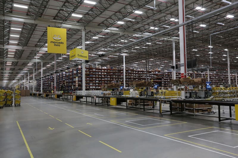 La mayoría de los empleos requieren título o estudios universitarios.