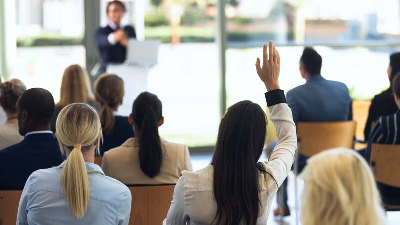 Al combinar elementos como la narración de historias, el humor y otras actividades interactivas se ha comprobado que el edutenimiento aumenta la retención de información.