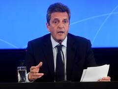 Con un gobierno debilitado, Massa es el único que puede evitar el caos en Argentina, según The Economist