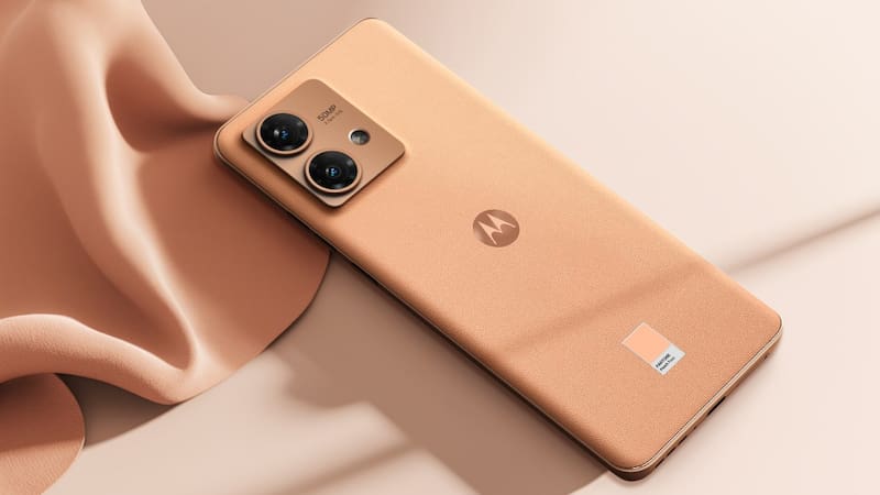 El Moto Edge 40 Neo, en su nueva versión con el color Pantone del año 2024.