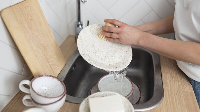 Cómo limpiar tu fregadero en 3 simples pasos con productos que tienes en casa.