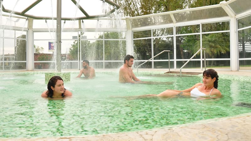 El complejo termal es el destino perfecto para escapadas de fin de semana en pareja, en familia o con amigos.