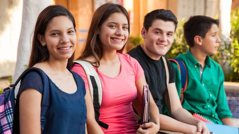 Beca de 60,000 pesos para estudiantes universitarios. Fuente: Archivo.