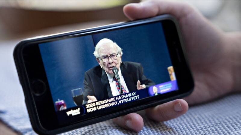 Warren Buffett, CEO de Berkshire Hathaway, durante la asamblea anual de accionistas de la compañía el año pasado. Bloomberg.