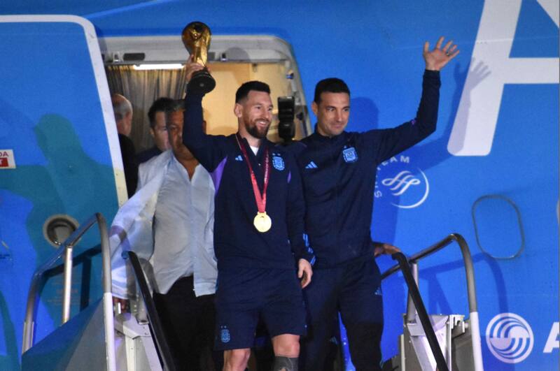 Messi y Scaloni trajeron la Copa del Mundo al país