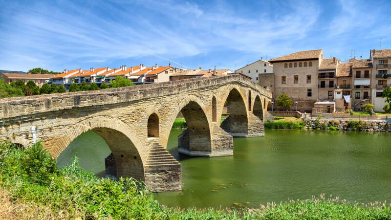 Escapada: está a 2 horas de Zaragoza y es el pueblo más importante del Camino de Santiago.