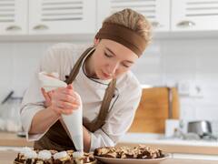 Trabajo garantizado: el curso gratuito del Sena que enseña pastelería en un mes y garantiza salarios por más de $2 millones