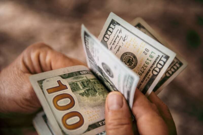 Qué hacer con los dólares que quedan en la cuenta: ¿conviene invertir a corto y mediano plazo?