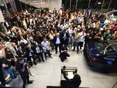 La industria automotriz reunió a empresarios y celebridades en una inauguración premium