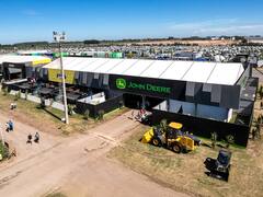Millonaria inversión de John Deere en la Argentina para subir la producción de pulverizadoras y sembradoras