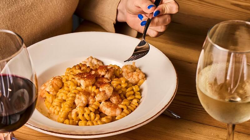 En este lugar podrás comer pastas y carnes, además de postres deliciosos.