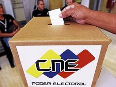 Venezuela: la oposición dice que logró la mayoría calificada pero el Consejo Electoral sigue en silencio