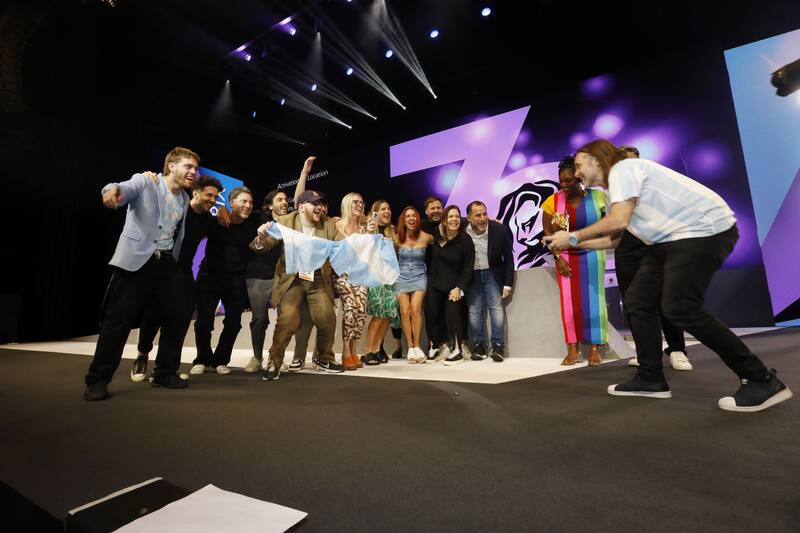 GUT celebró "a lo Messi" el triple premio a la Agencia, Agencia Independiente y Red Independiente del Año.