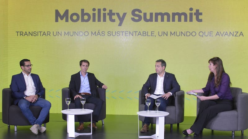 Gonzalo Velazco (Danone), Gabriel Pérez (Andreani) y Guillermo Canievsky (FPT), junto a Florencia Lendoiro