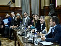 Los senadores oficialistas salen de peña y tejen lazos con una socia clave para sacar leyes