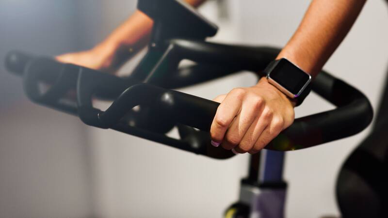 Este modelo de bicicleta con inteligencia artificial ajusta las rutinas de entrenamiento para optimizar los resultados.