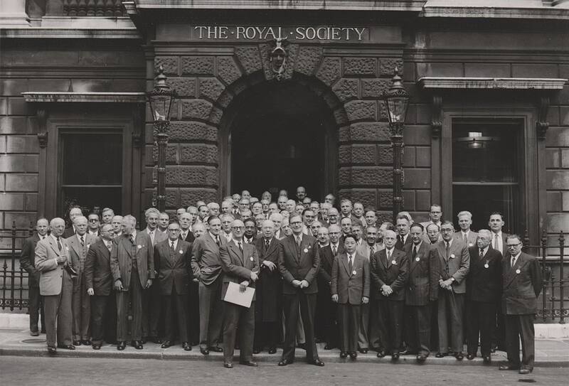Miembros de la Royal Society de 1952. (Foto: Royal Society - Wiki Commons)