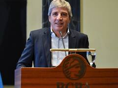 El plan de Caputo para bajar impuestos y devolverle al sector privado u$s 550.000 millones