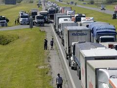 Recurren a la Justicia para frenar el bloqueo de los transportistas