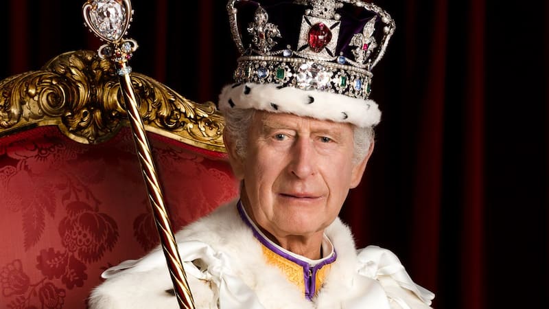 Llora la Corona Británica: la salud del rey Carlos es crítica y el Príncipe Guillermo ya se comunicó con Harry.