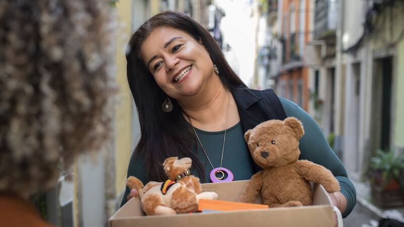 Desde la psicología, ayudar es un comportamiento que despierta un halo positivo en todo a la persona que tiene gestos altruistas.