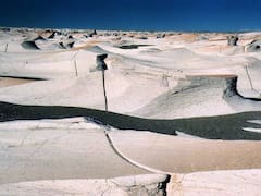 Es uno de los pocos desiertos a 3000 metros sobre el nivel del mar, se lo compara con la Luna y queda en Argentina