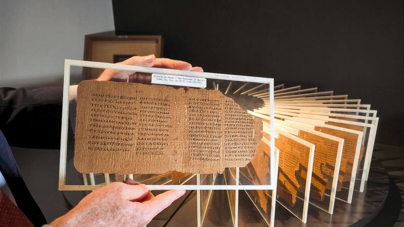 No es la Biblia: el libro más antiguo del mundo se subastará y no podrás creer su precio.