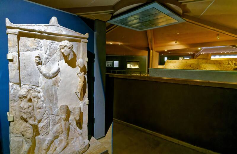 Los frescos de Alejandro Magno, que representan escenas de caza y conquistas, son fundamentales para comprender la iconografía de su poder y su influencia cultural en el mundo antiguo. (Fuente: Holger Uwe Schmitt en Wikimedia Commons)