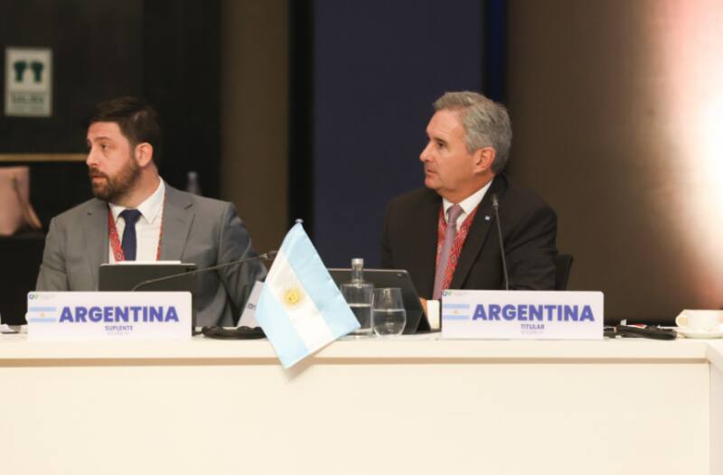 El Secretario de Finanzas argentino Pablo Quirno (a la derecha) participó de la reunión de directorio de la CAF realizada en Lima (Foto: CAF-Banco de Desarrollo de América Latina y el Caribe).