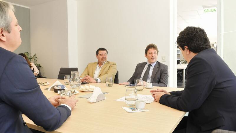 Diego Brun y Juan Martín Devoto junto a Walter Brown