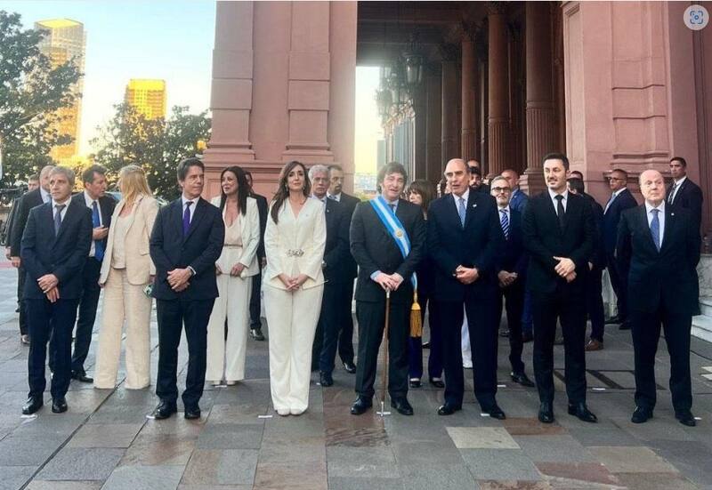 Javier Milei con su Gabinete de Ministros