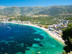 El país europeo que tiene playas como el Caribe y es el destino más económico