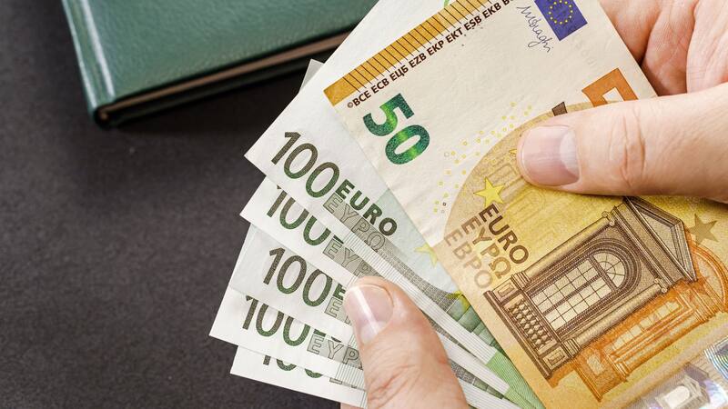 Cuánto dinero hay que ganar al mes para no ser pobre y llegar a ser clase media en marzo de 2025, según la OCDE.