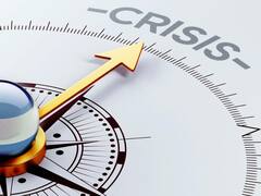 Analistas esperan crisis a corto plazo y recomiendan dónde invertir para cubrirse