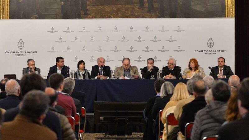 Diputados y senadores del Frente de Todos reunieron a casi 200 empresarios pymes en el Congreso.