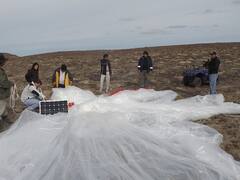 La historia del globo de Google que llegó a Santa Cruz desde Nueva Zelanda