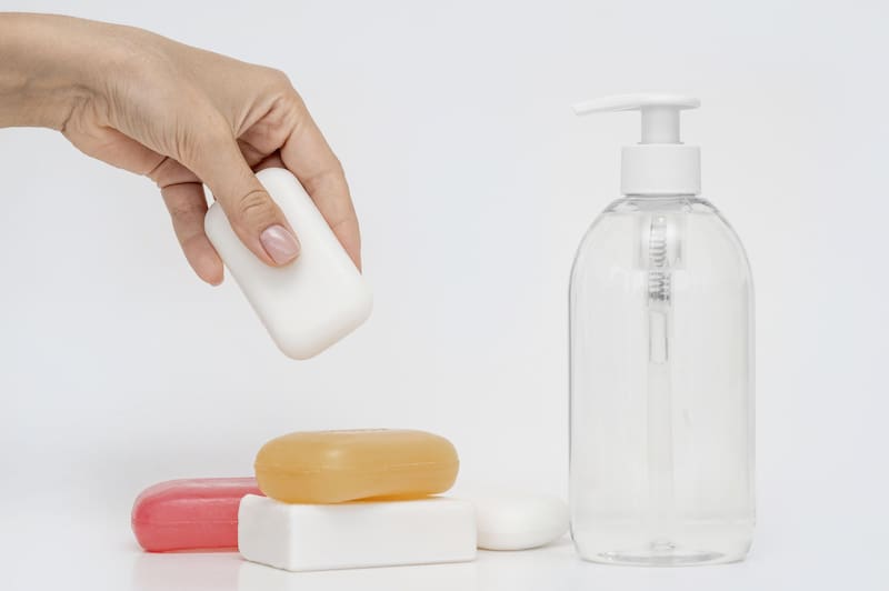 Se recomienda lavarse las manos con agua y jabón durante 20 segundos. (Freepik)