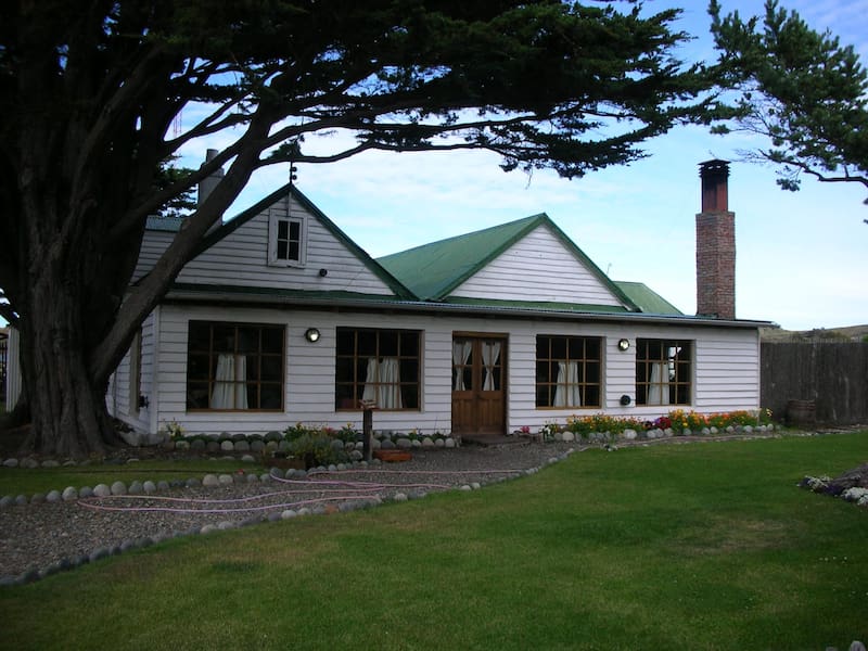 La casa grandes es el espacio en donde los visitantes pasan sus días de descanso. Fuente: Facebook Estancia Monte Dinero.