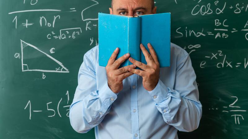 Resolver este reto visual y matemático no solo pone a prueba tus habilidades numéricas, sino que también exige una gran capacidad para pensar de manera rápida y precisa bajo presión.